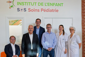 Mercredi 9 septembre, devant l’Institut de l’enfant de la clinique Marcel-Sembat, de gauche à droite : Pierre Deniziot, adjoint au maire chargé de la Santé, Pierre-Christophe Baguet, Antoine Huron, directeur de la clinique, Simon Escoda, urgentiste et chef de projet de SOS Soins pédiatrie, Charlotte Embleton, directrice des soins de la clinique et Christine Gonzalez, cheffe du bloc opératoire. @ADB