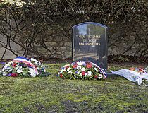 Commémoration au Rouvray - Agrandir l'image (fenêtre modale)