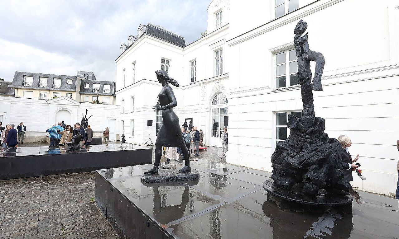 Vernissage de l'exposition de sculptures de l'artiste Coskun au musée ...