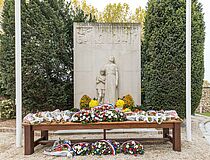 Commémoration au cimetière Pierre Grenier - Agrandir l'image (fenêtre modale)
