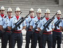 Passation de commandement de la 16ème compagnie de la Brigade des Sapeur-Pompiers de Paris - Agrandir l'image (fenêtre modale)